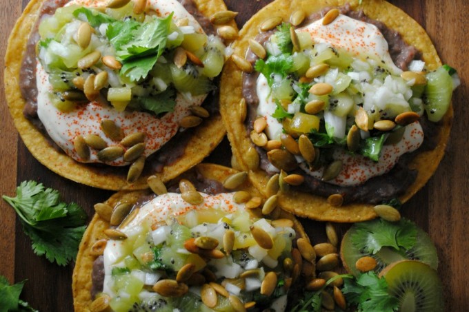 black-bean-tostadas-kiwi-green-chile-salsa-VianneyRodriguez-oldelpaso