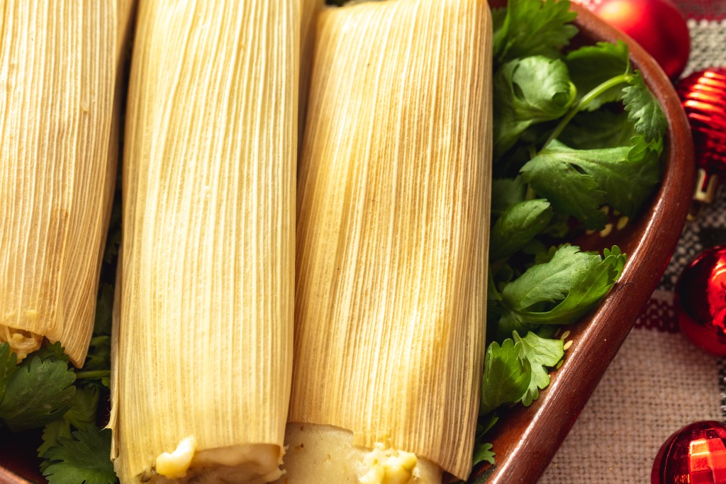 Salsa Verde Chicken Tamales Tamales De Pollo Con Salsa Verde Sweet Life