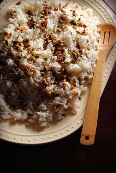 https://sweetlifebake.com/wp-content/uploads/2012/11/Saffron-Rice-with-Golden-Raisins-and-Pine-Nuts1.jpg