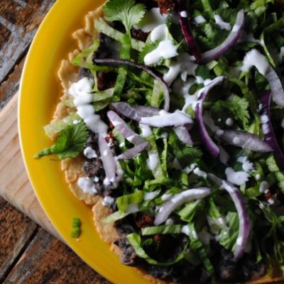 Mexican Pizza ~ Tlayuda con Chorizo y Frijoles