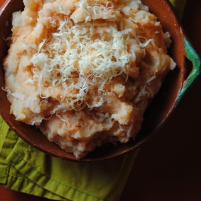 Chipotle Cheddar Mashed Potatoes – Puré de Papas con Chipotle y Queso Cheddar