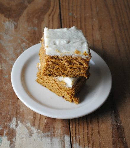 Pumpkin Bars with Cream Cheese Frosting - Barras de Calabaza con Glaseado de Queso Crema
