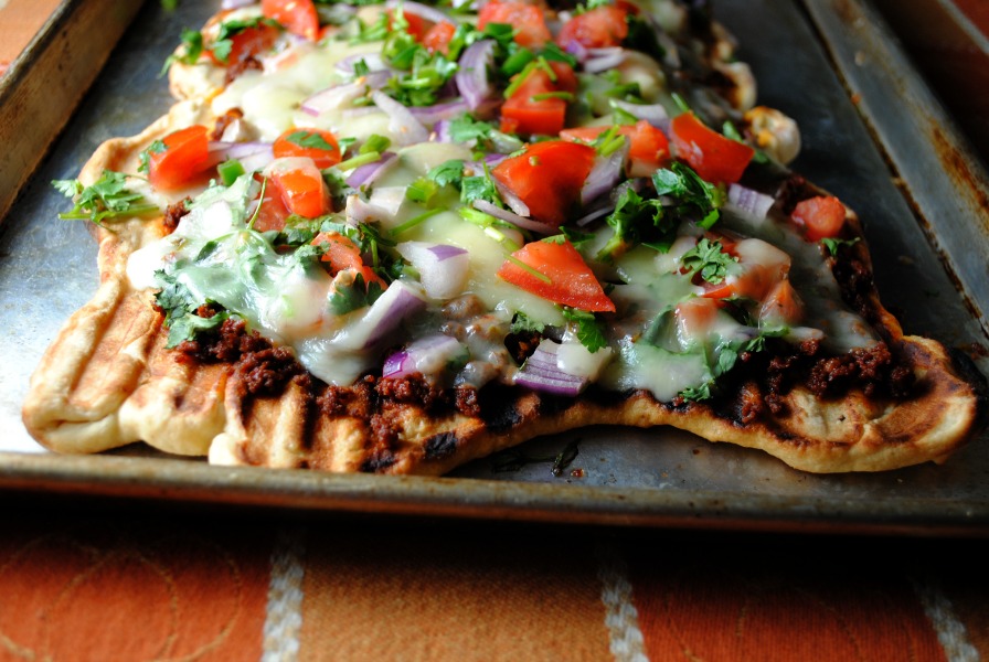 Grilled Mexican Pizza - recipe in English and Spanish 