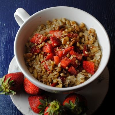 Quinoa with Strawberries and Buttermilk – Quinoa con Fresas y Suero