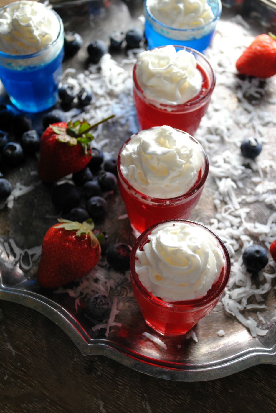 patriotic-moscato-cocktail-shots-VianneyRodriguez-sweetlifebake