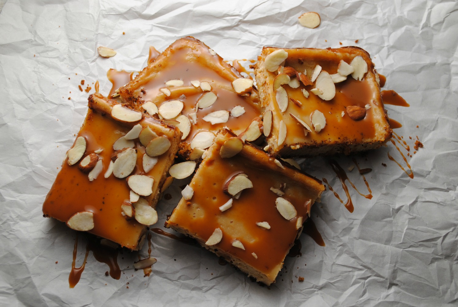 dulce-leche-cheesecake-bars-VianneyRodriguez-sweetlifebake