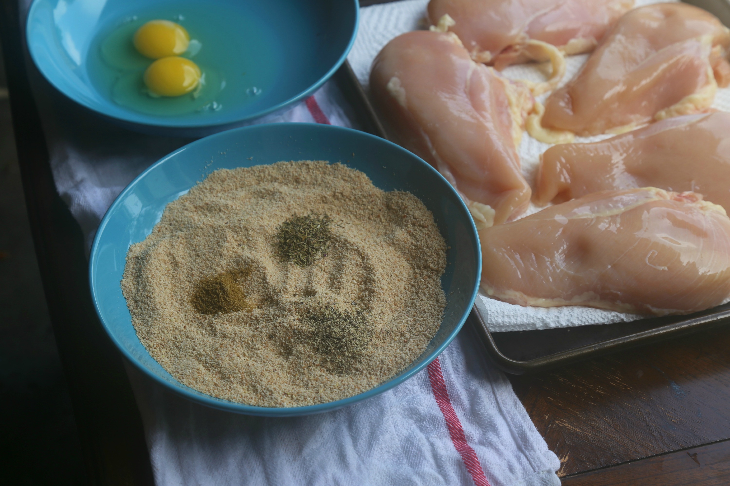 breading-for-oven-baked-chicken-parm-VianneyRodriguez