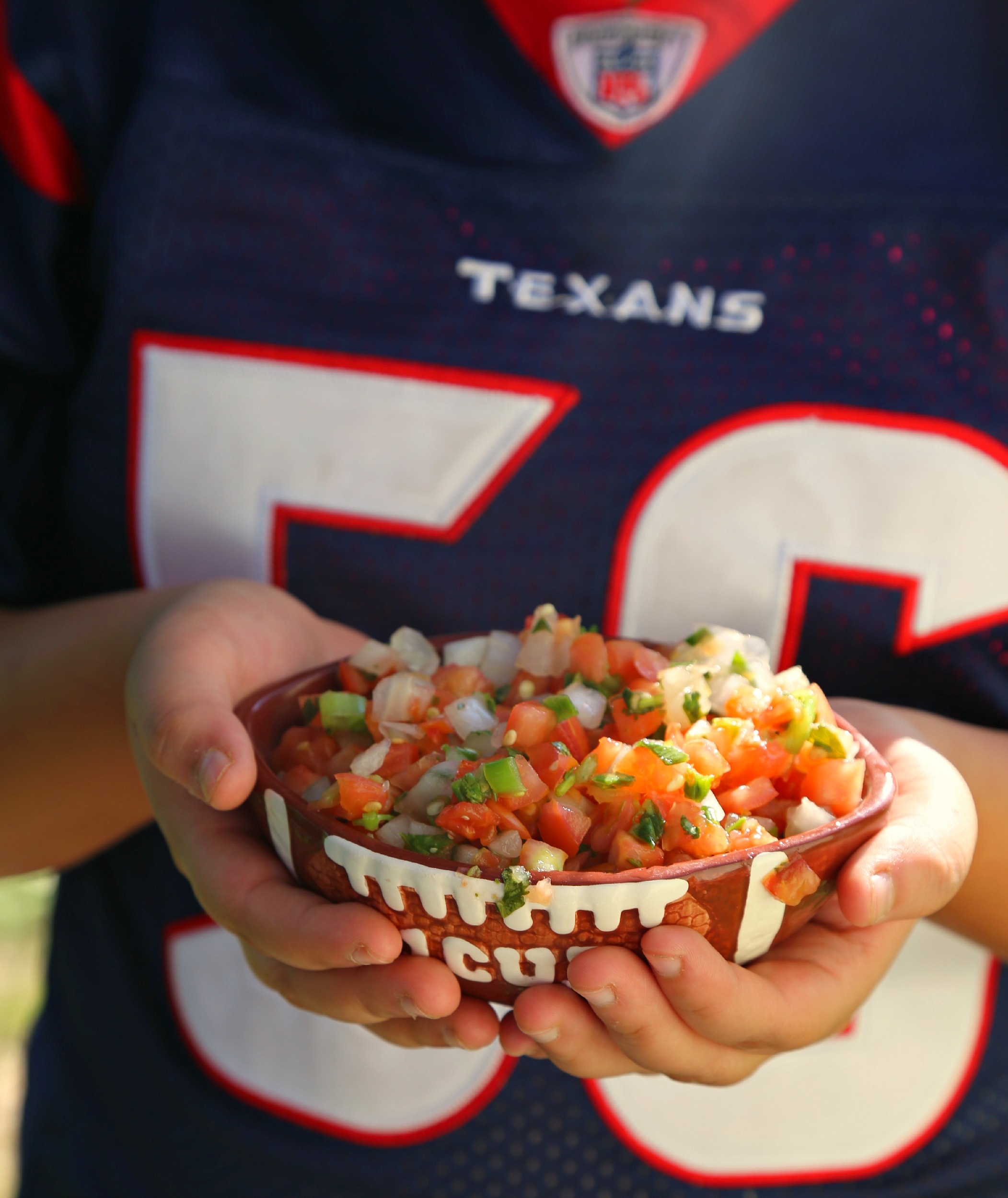 football-game-appetizers-salsa-queso-vianneyrodriguez-sweetlifebake