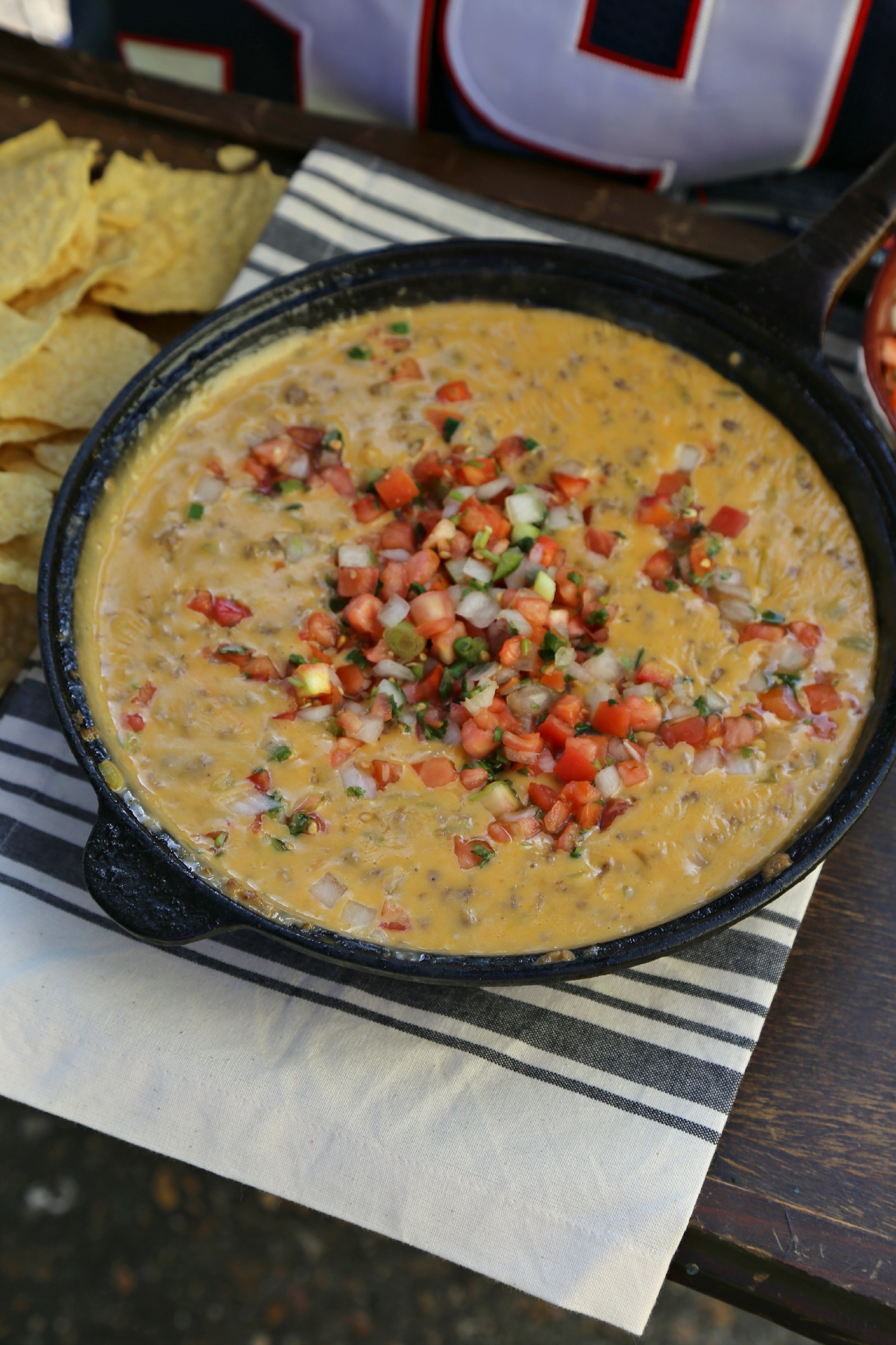 green-chile-queso-football-vianneyrodriguez-sweetlifebake