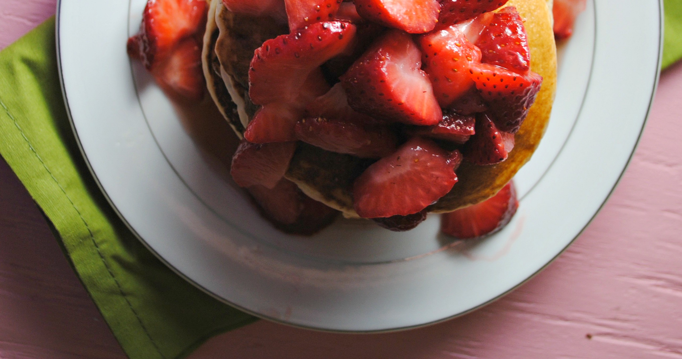 strawberry-compote-buttermilk-pancakes-vianneyrodriguez-sweetlifebake