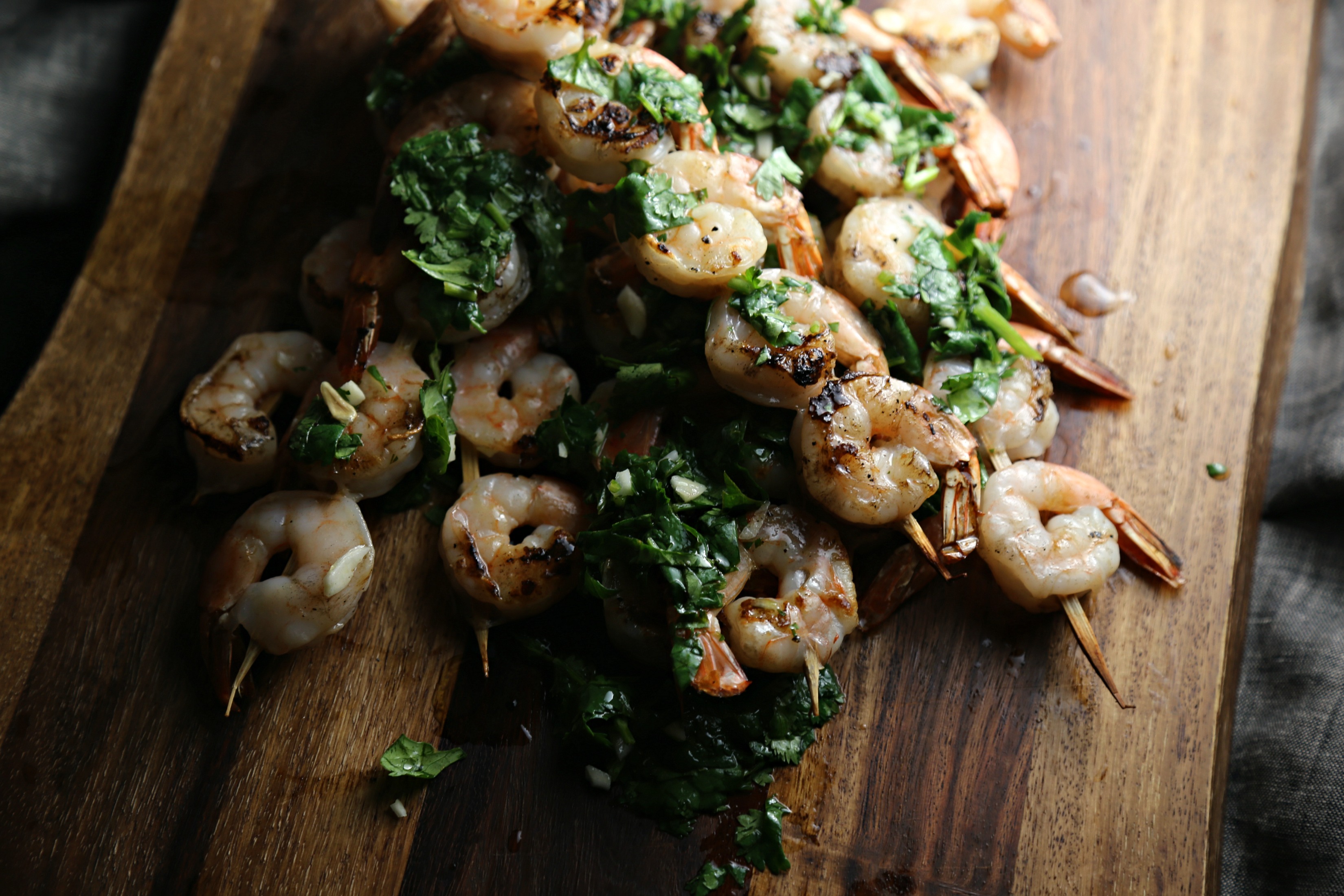 grilled-skewered-shrimp-cilantro-lemon-salsa-verde-vianneyrodriguez-sweetlifebake