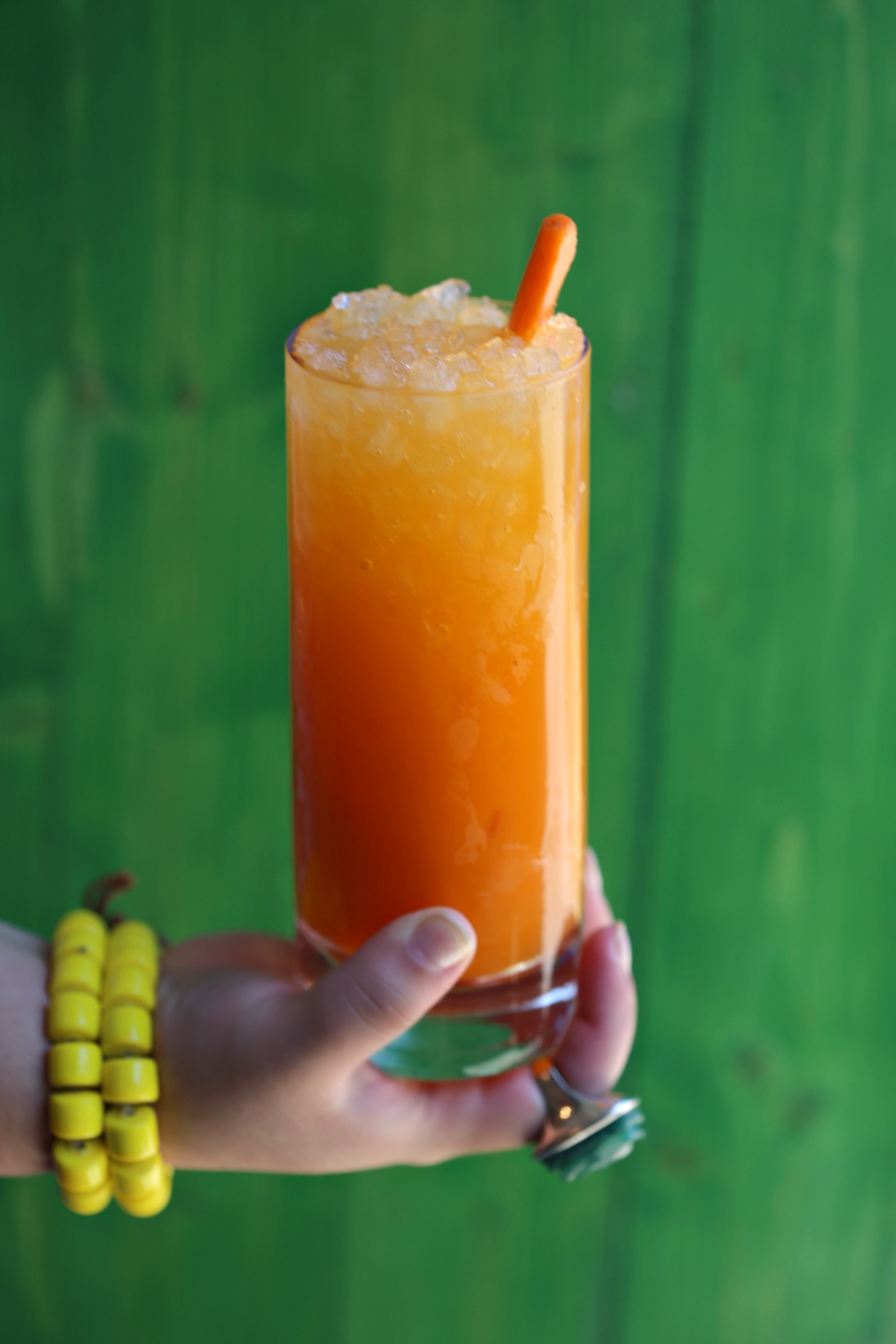 tipsy-carrot-gin-cocktail-vianneyrodriguez-sweetlifebake