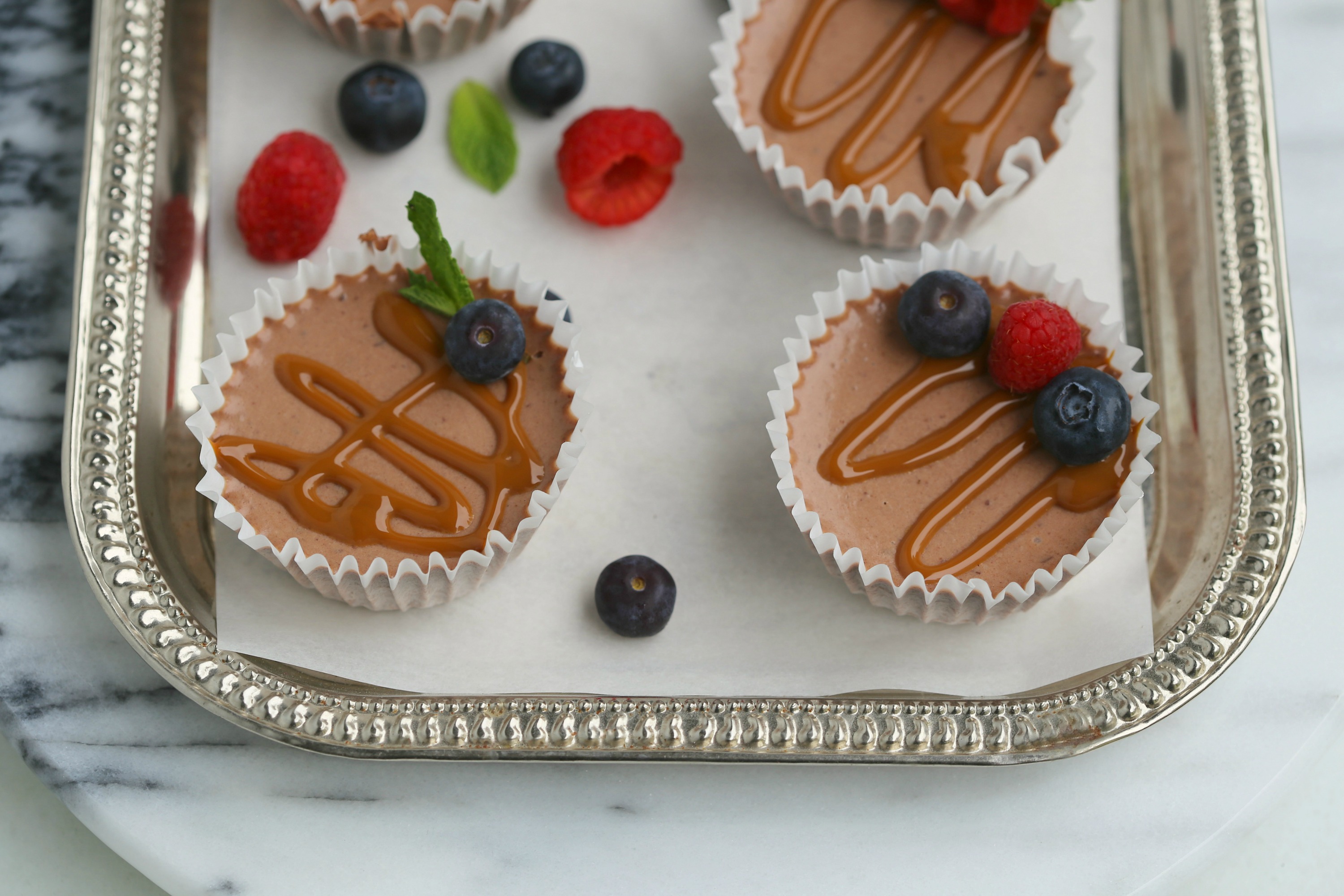 mini-no-bake-chocolate-cheesecakes-with-dulce-de-leche-vianneyrodriguez-sweetlifebake