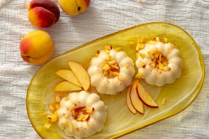 gelatina with a fresh peach sauce
