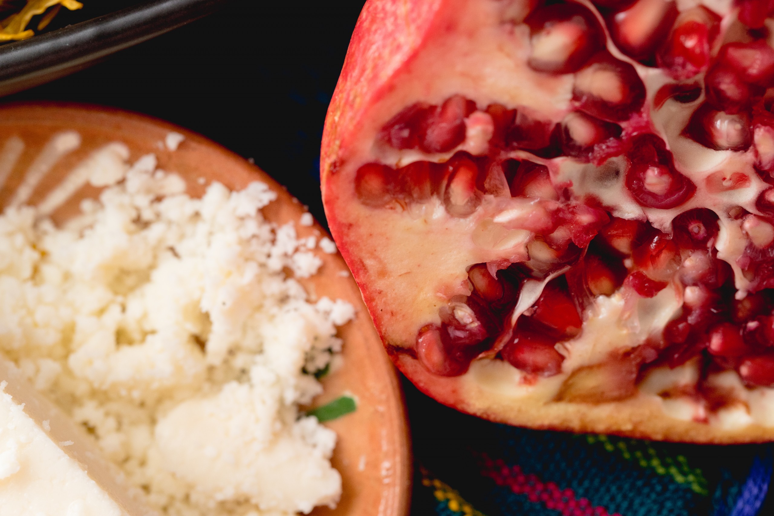 how to easily remove pomegranate seeds with water