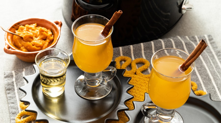pumpkin hot toddy made in the slow cooker