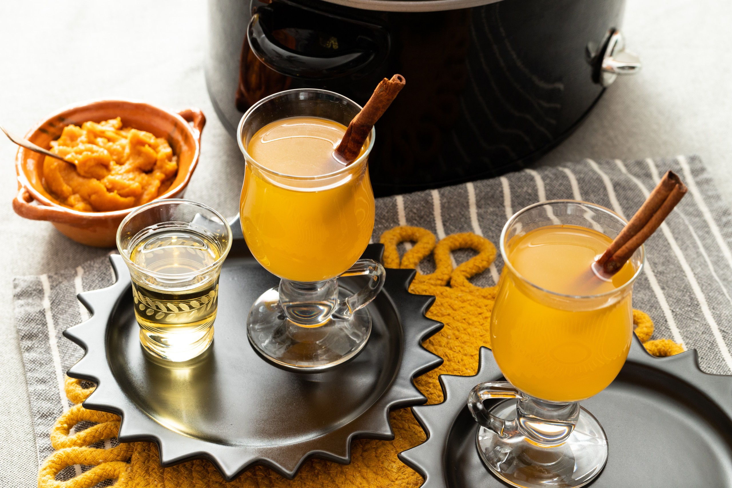 pumpkin hot toddy made in the slow cooker