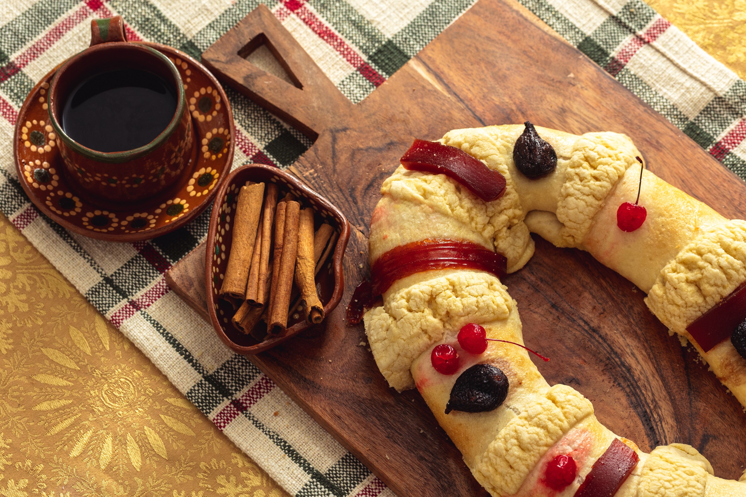 Mission Chocolate Recipes  How to make a Rosca de Reyes