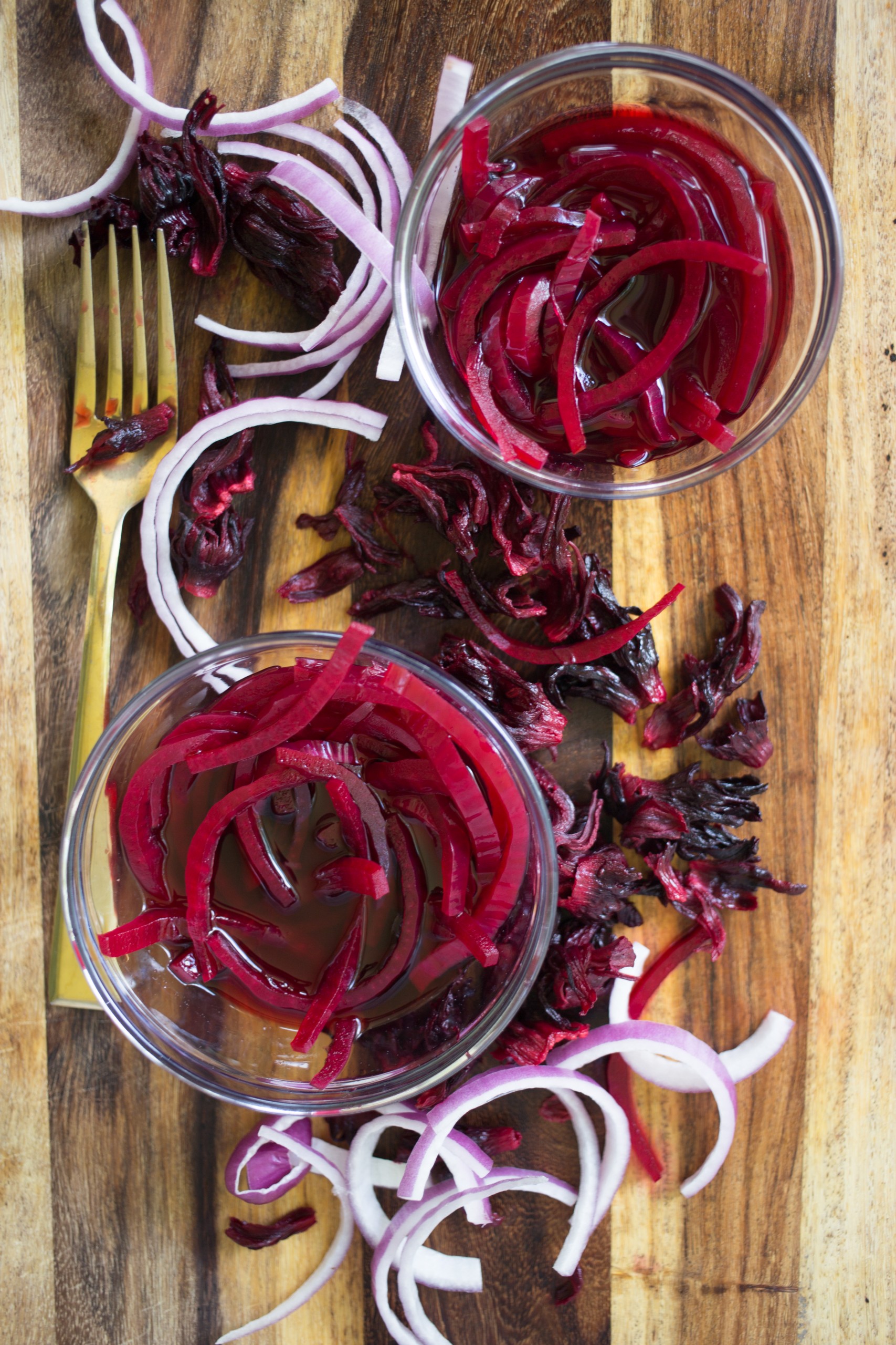 how to make hibiscus pickled onions