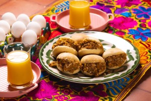 Chorizo con Papa y Huevo Breakfast Sandwiches